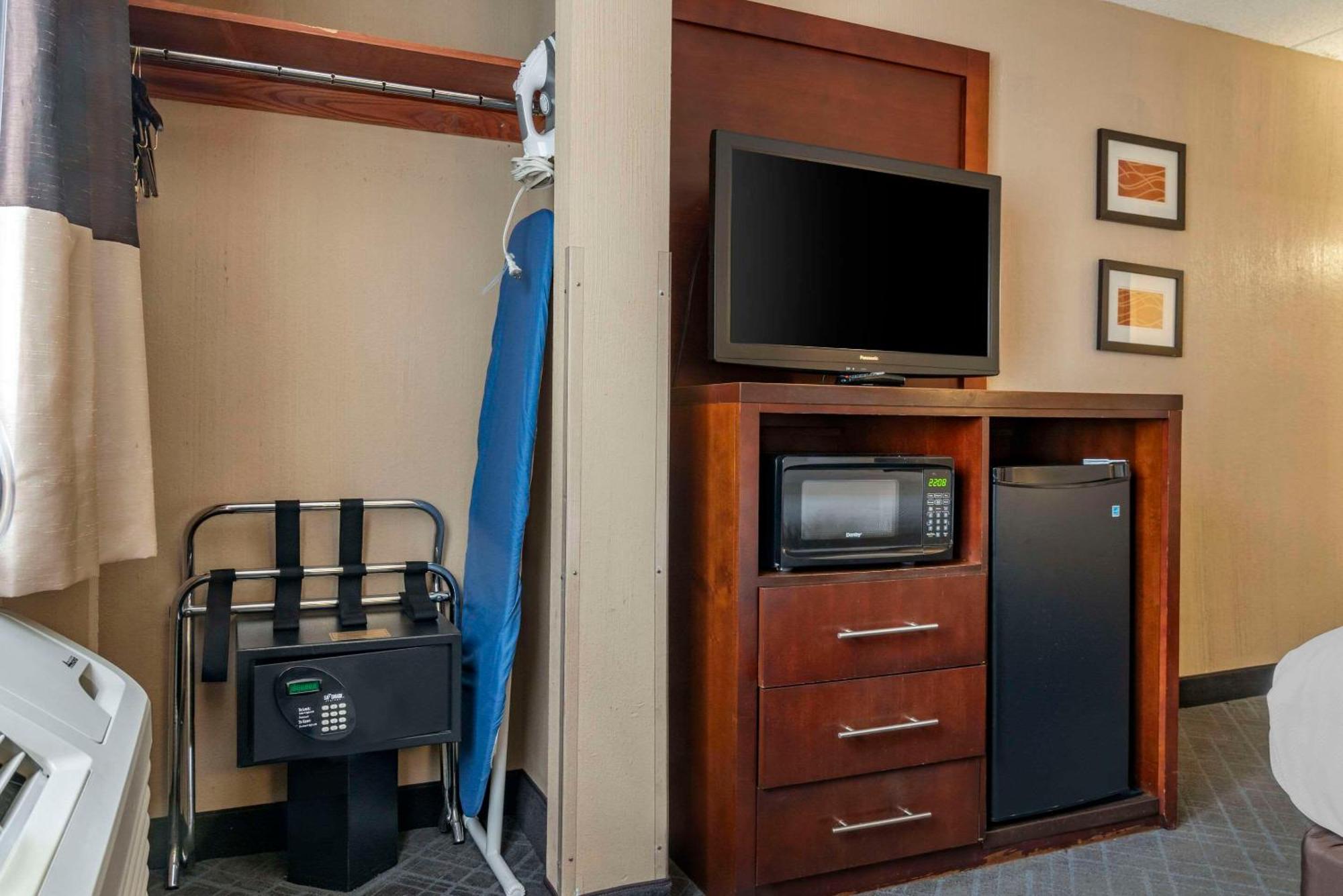 Comfort Inn University Амгерст Екстер'єр фото